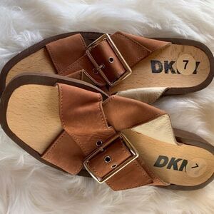 DKNY Brown Cross Buckle Slide Sandals Size…‎